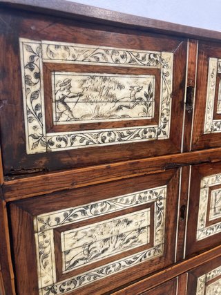 Antiguo bargueño siglo XVII cacería