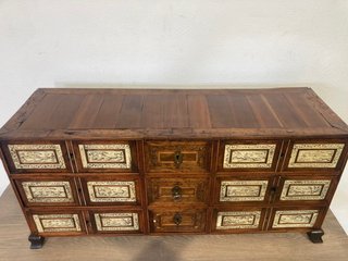 Antiguo bargueño siglo XVII cacería