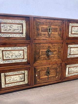 Antiguo bargueño siglo XVII cacería