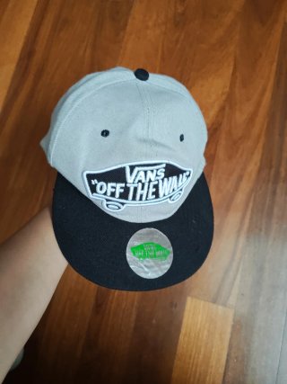 Gorra Vans Off The Wall Gris y Negra