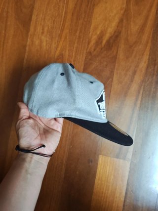 Gorra Vans Off The Wall Gris y Negra
