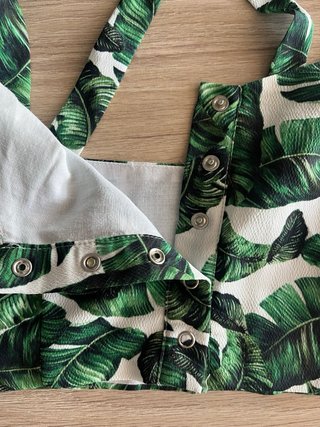 Crop top hojas tropicales