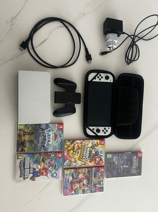 Nintendo Switch OLED + 5 Giochi + Accessori