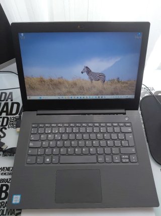 Portátil Lenovo 14 gris. Windows 11 Home.