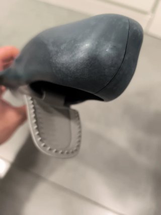 Ballena de juguete gris para el baño