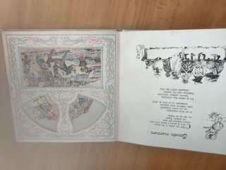 Carrusel un libro antiguo con mágicas imágenes