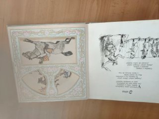 Carrusel un libro antiguo con mágicas imágenes