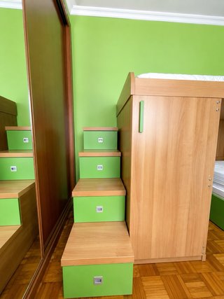 Litera juvenil con escalera y cama extra