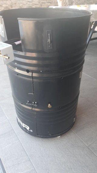 Bidón con ruedas para hornillo de gas con bombona
