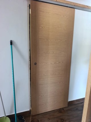 Puerta corredera de madera