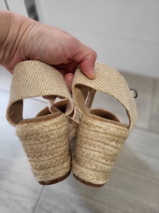 Alpargatas cuña bordadas beige multicolor