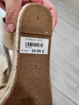 Alpargatas cuña bordadas beige multicolor