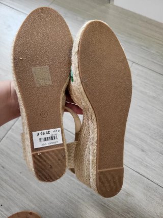 Alpargatas cuña bordadas beige multicolor
