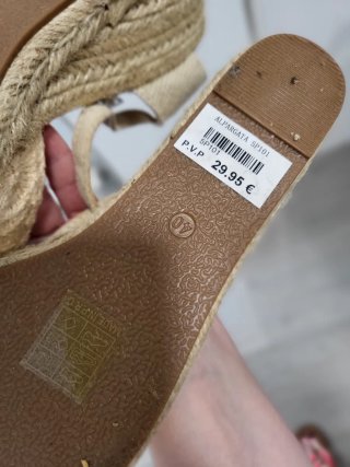 Alpargatas cuña bordadas beige multicolor