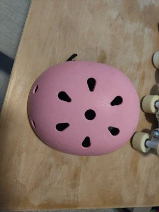 Patines blancos y casco rosa talla 31