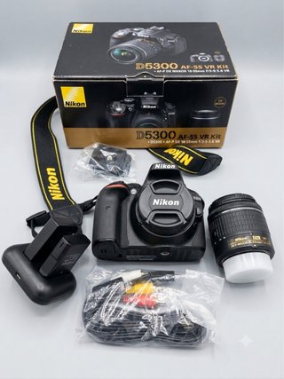Nikon D5300 Kit + Objetivo VR + 2 baterías Extras