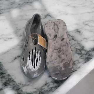 Yeezy Foam Runner Talla 43 Gris