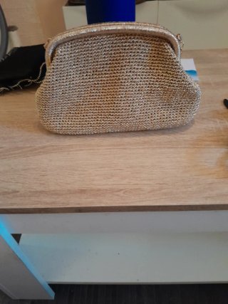 Bolso de fiesta dorado Zara Costo 40