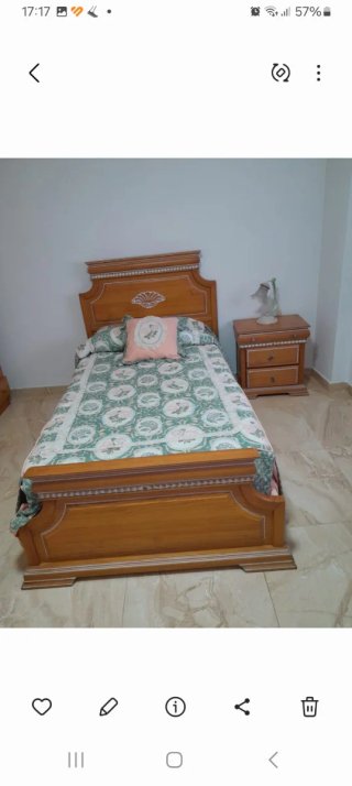 Cama individual (105) de madera y mesita