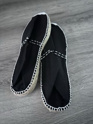 Alpargatas esparto hechas a mano negras.