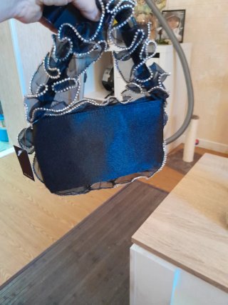Bolso de fiesta SHEIN negro con volantes