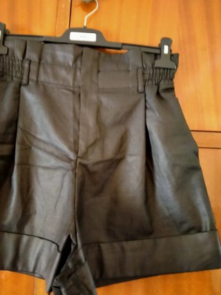 Conjunto Blusa Blanca y Pantalón Negro de Zara