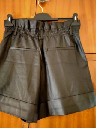 Conjunto Blusa Blanca y Pantalón Negro de Zara