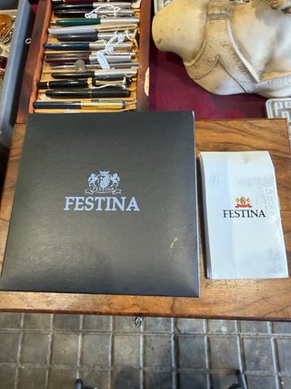 Reloj Festina Cuadrado Dorado y Plateado