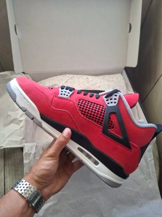 Jordan 4 Toro Bravo Vermelho e Preto
