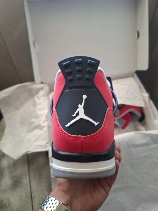 Jordan 4 Toro Bravo Vermelho e Preto
