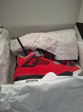 Jordan 4 Toro Bravo Vermelho e Preto