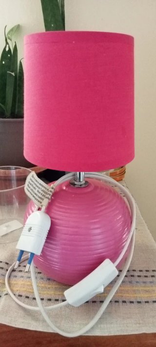 Lampada da tavolo rosa