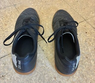 Zapatos fútbol sala negros T42