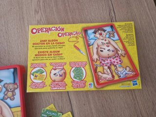 Juego de mesa Operación Hasbro. Incluye pilas