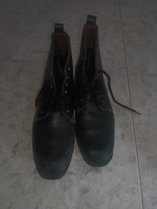 Botas negras de cuero