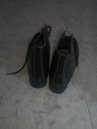 Botas negras de cuero