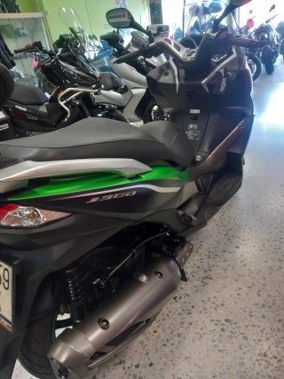Kawasaki J300 ABS