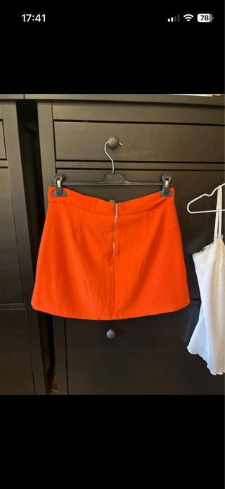 Falda naranja Pull&Bear talla L y top M