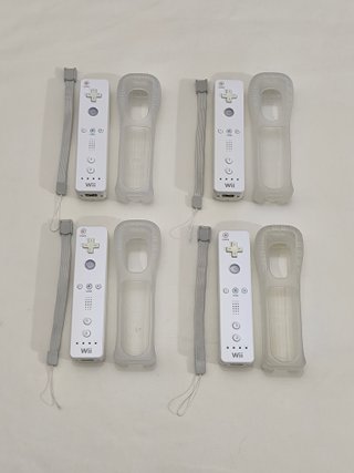 4 Mandos Nintendo Wii + 4 Fundas + 4 Correas