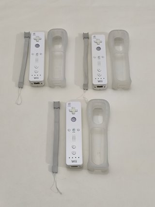 3 Mandos Nintendo Wii + 3 Fundas + 3 Correas