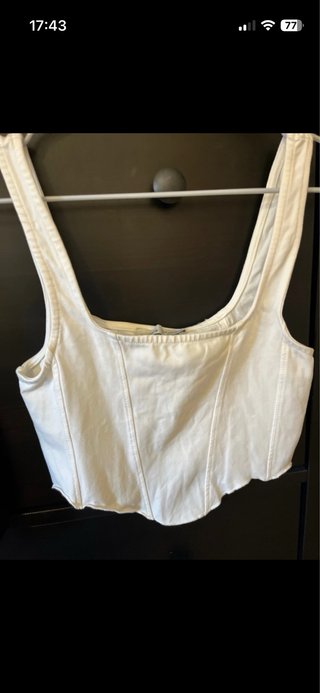 Falda Stradivarius Negra y Top Pull&Bear, tallas S