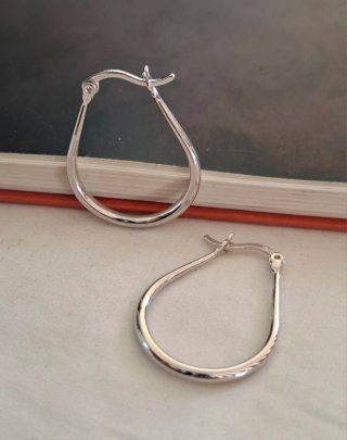 Pendientes Aro ovalado de Plata de Ley. 2,60 con.