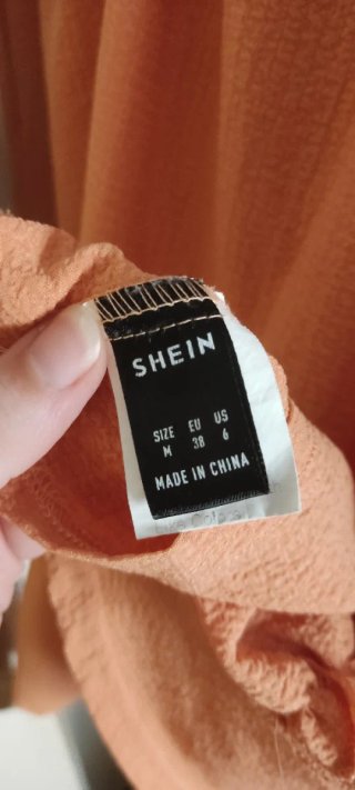 Vestido naranja corto con volantes