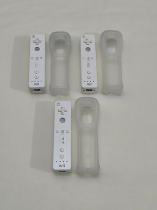 3 Mandos Nintendo Wii + 3 Fundas