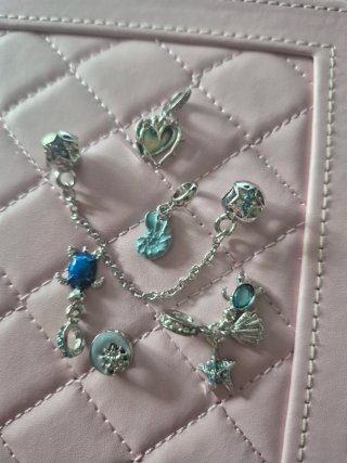 Pack 6 charms pulsera plata y azul
