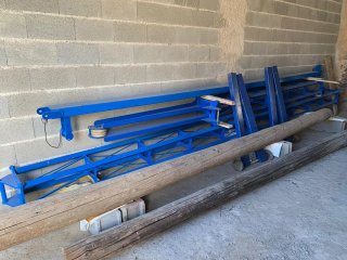 Grúa automontable de 5,00metros de pluma .