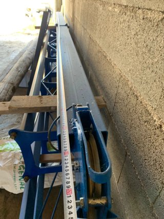 Grúa automontable de 5,00metros de pluma .