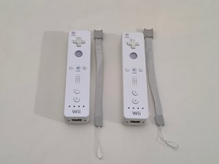 2 Mandos Nintendo Wii + 2 Correas
