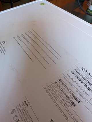 MacBook Pro M5 14 16GB/512GB Recond. por Apple