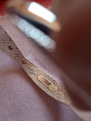 Pulsera plateada retorcida